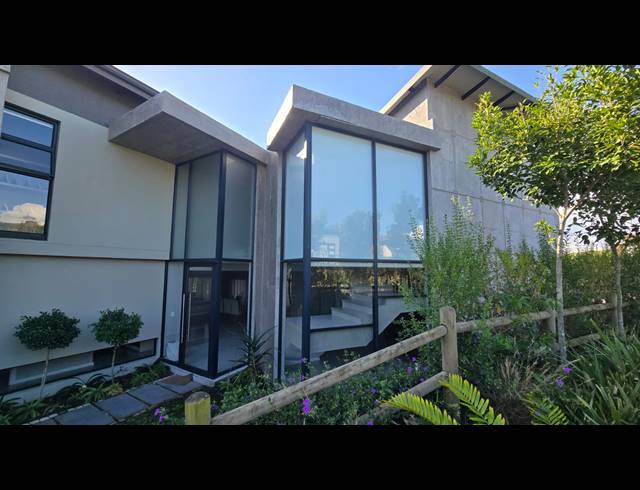 4 BEDROOM FREESTANDING TO LET IN PALM LAKES ESTATE